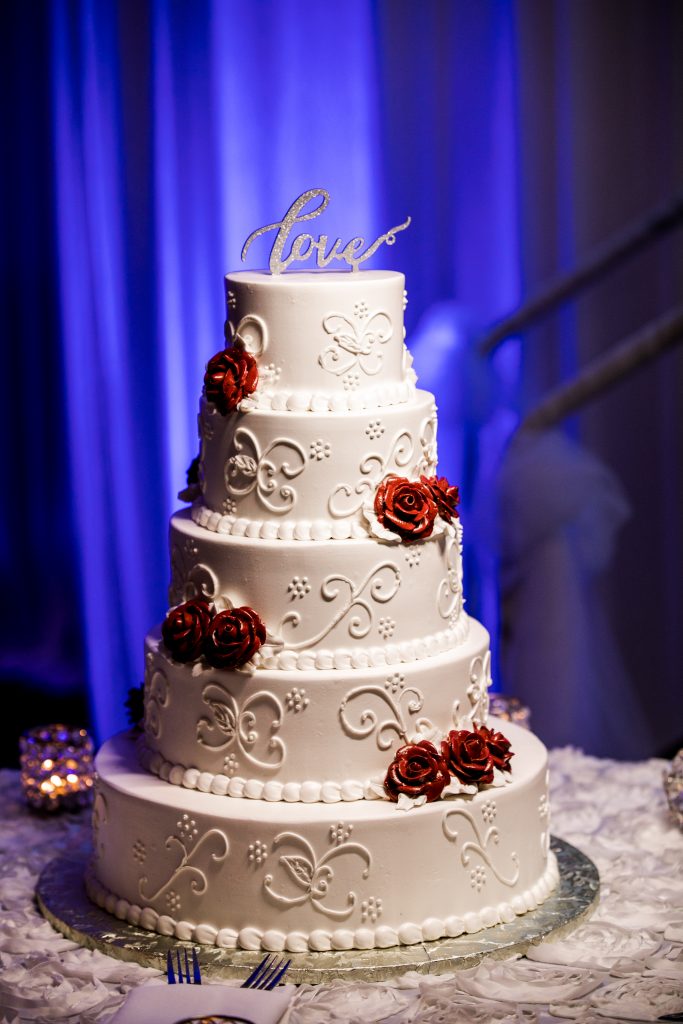 Pinspots on a wedding cake